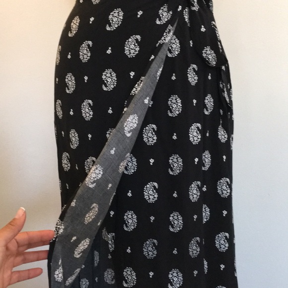 Black and White Xhilaration  wrap skirt - Picture 3 of 6